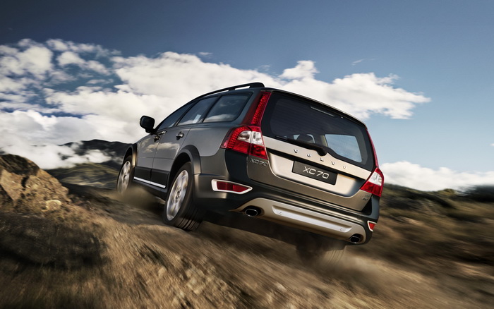 VOLVO XC70 с новым мощным 2-х литровым двигателем от 1 359 900 рублей!