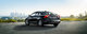 Темный Volvo S60 - вид сзади