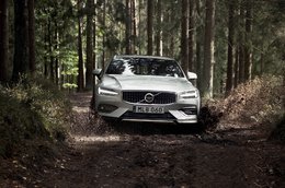 Volvo Car Russia открывает приём заказов на семейный универсал V60 Cross Country