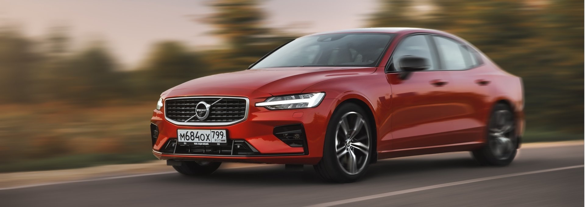 Volvo Cars начинает поставки нового седана S60 клиентам в России