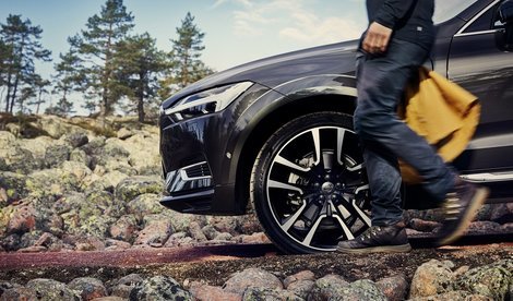 Volvo Cars представляет абсолютно новый Volvo XC90 R-DESIGN